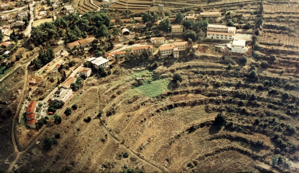 1990: Aerial photograph from the youth village Kiriat Yearim
