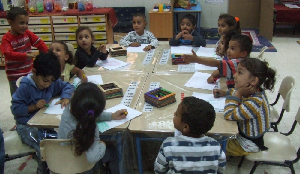 Spielend lernen in einem der 157 Kindergärten in Rahat